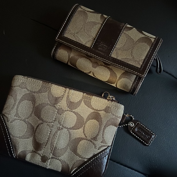 2 Coach wallet set for the price of one and change purse / pouch 👛 ☺️ - Picture 8 of 9